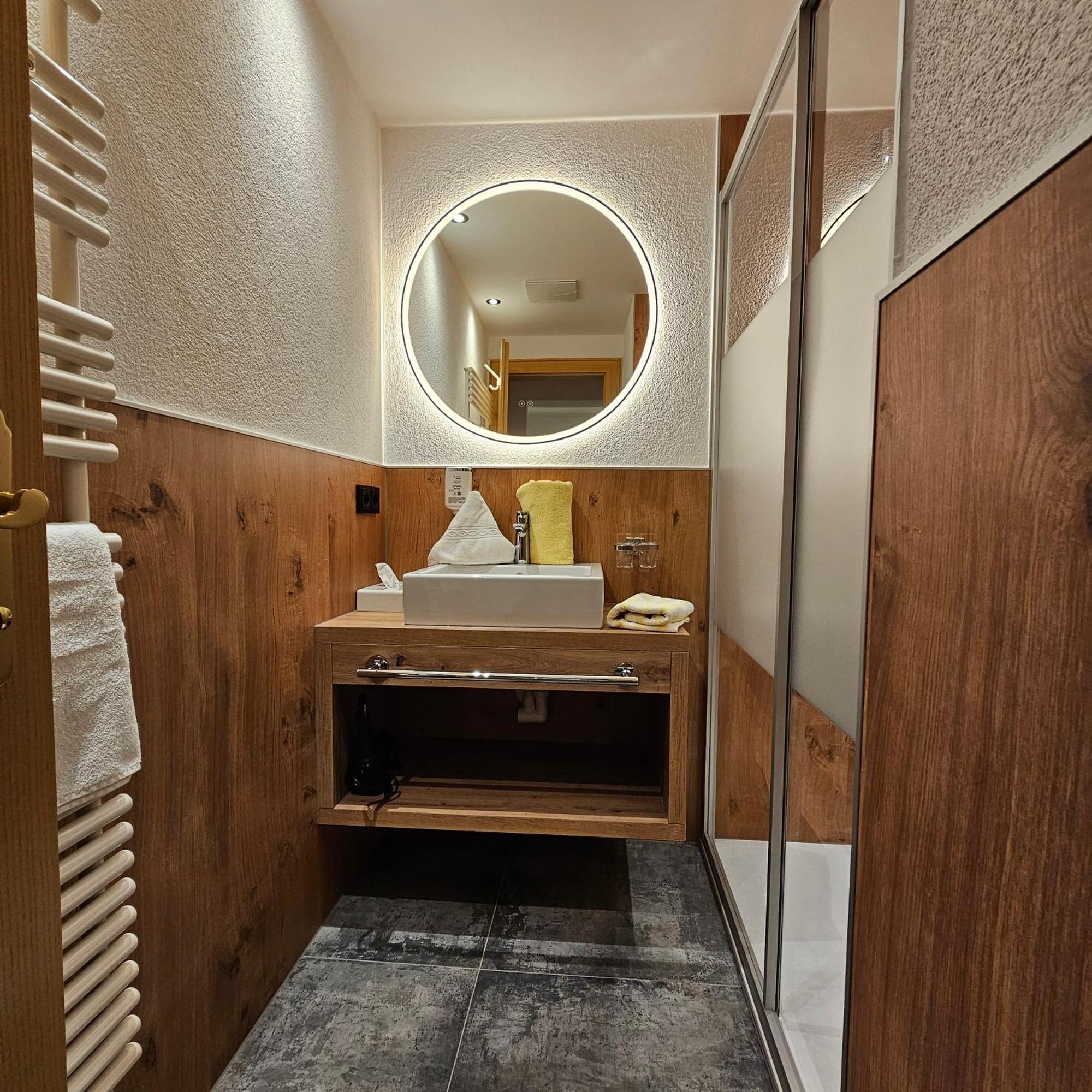 אישגל Appartements Kardona מראה חיצוני תמונה